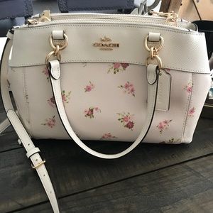 NEW COACH MINI BROOKE CARRYALL WITH DAISY PRINT